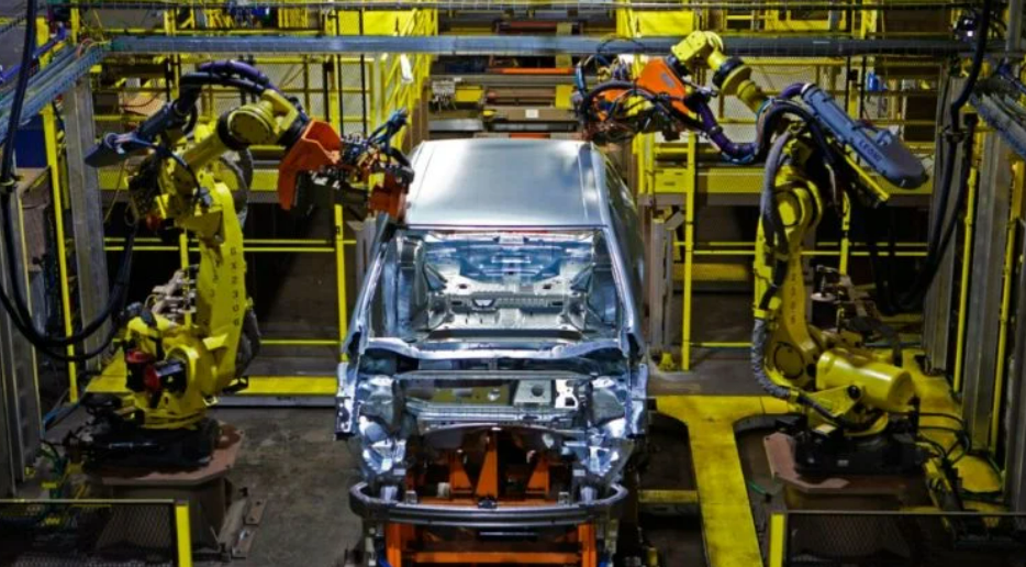 Contrastes en la Industria Automotriz Mexicana: Producción Estancada, Exportaciones en Ascenso