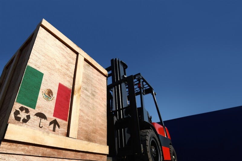El peso mexicano se fortalece frente al dólar: Impactos en el comercio exterior