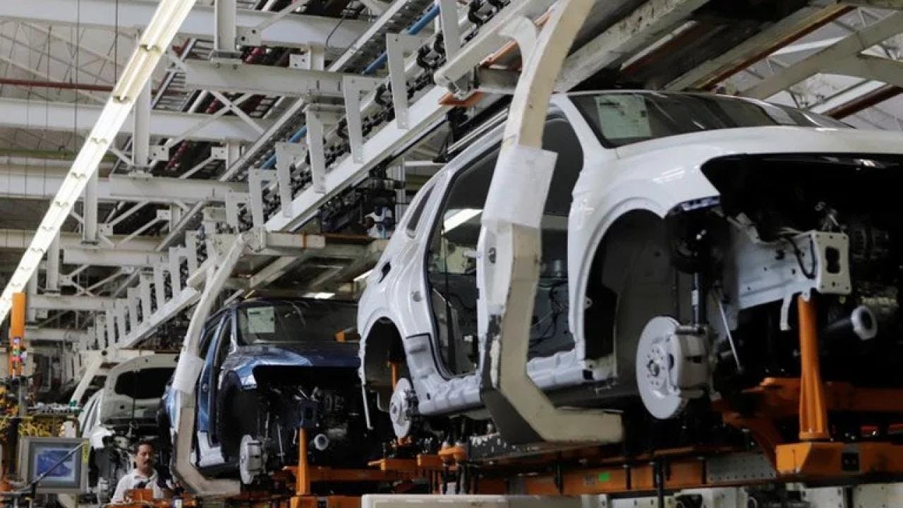 Escalada Competitiva en las Exportaciones Automotrices: Estados Unidos Supera a Japón en 2022, China se Acerca a México