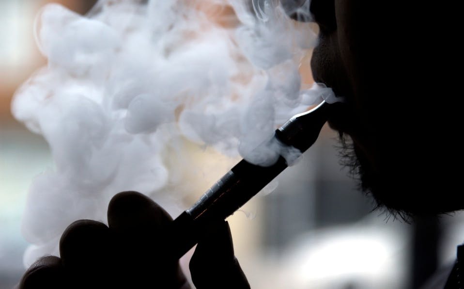 Gobierno Federal prohíbe la importación de cigarros electrónicos y vaporizadores