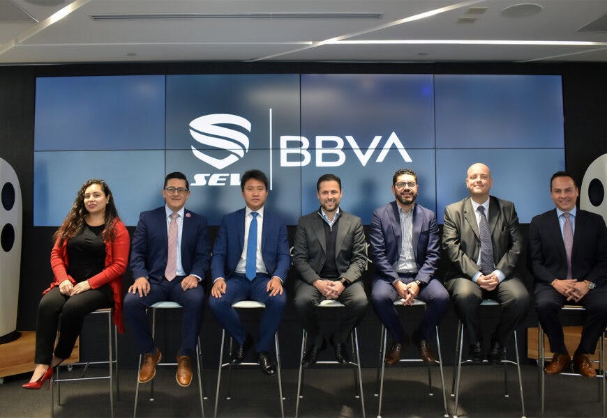 Solarever Electric Vehicles firma convenio con BBVA México