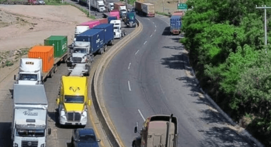 Manzanillo alcanza récord histórico en flujo de carga terrestre